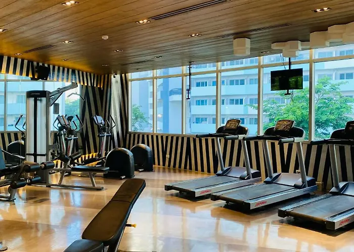 1bedroom Unit In Qc - Free Swimming Aparthotel