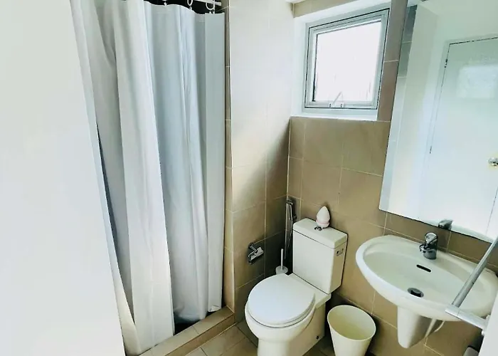 1bedroom Unit In Qc - Free Swimming Aparthotel